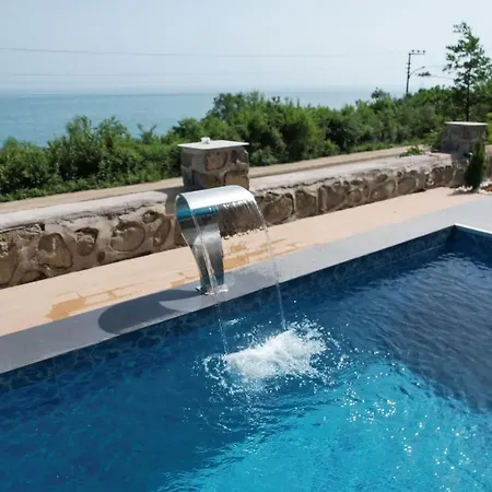 With Pool On The Beach Apartment *